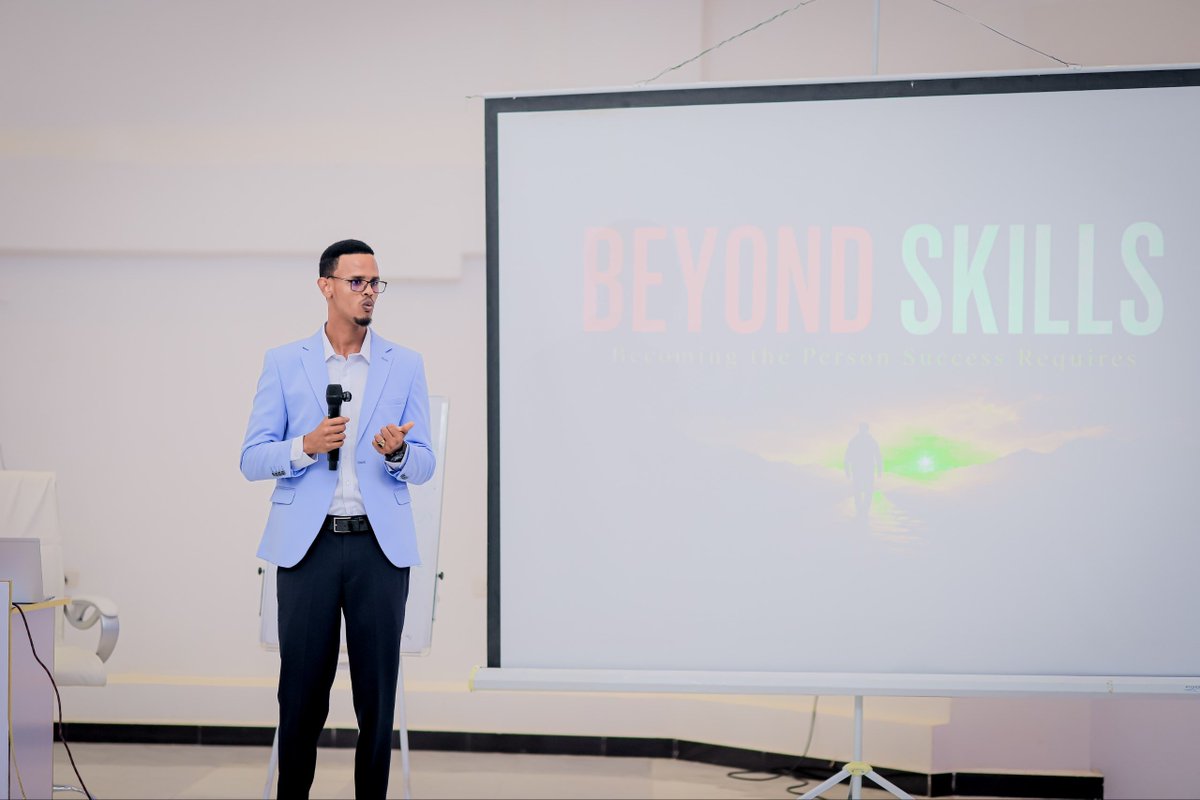 AbdirahmanKalil's tweet photo. When young people are provided with quality training and meaningful development programs, they become empowered to create jobs, solve community problems, and take advantage of modern opportunities. This leads to a knowledgeable, united, and empowered society. https://t.co/OTTTSuY26h
