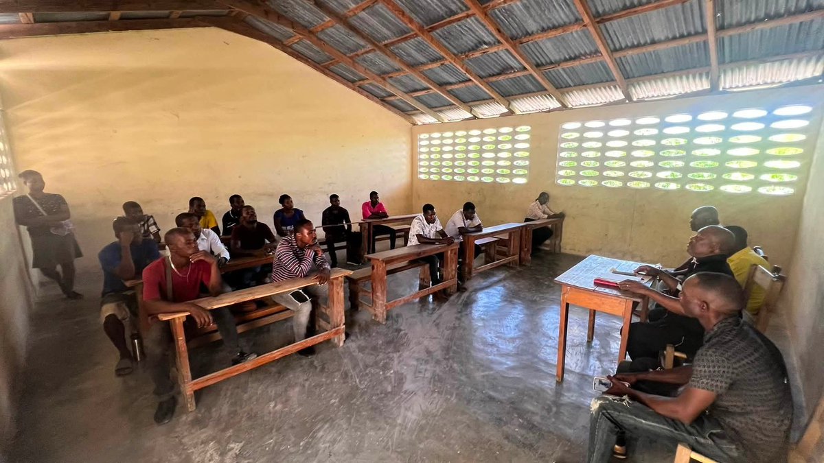 FPWConnexion's tweet photo. Le MENFP a ouvert, jeudi 6 août, le Lycée national de Brésilienne à Bainet, permettant aux élèves d'accéder au secondaire sans quitter leur section communale, dès 2026-2027. https://t.co/ISVKkwINz8