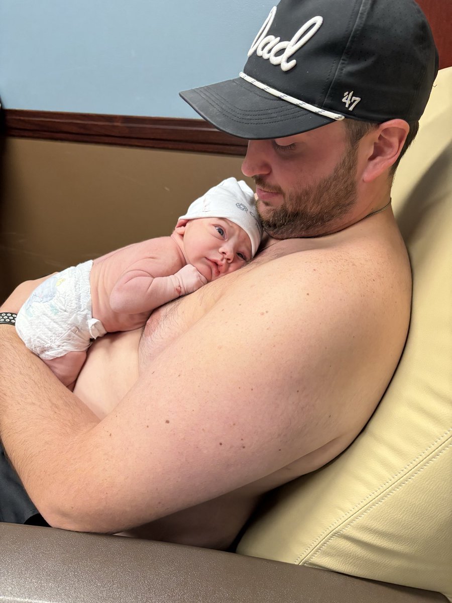 DumbBrainPicks's tweet photo. Newest Tiger fan entered the world this week. Officially in the #DadGang https://t.co/KinTIi7rzR