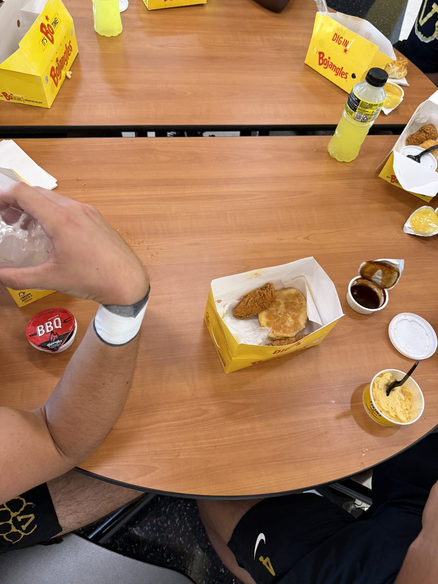 24VHSFootball's tweet photo. We would like to thank Bojangles Perimeter Rd. location in Valdosta, Ga for feeding our Cats before our first Scrimmage!!

Come out and support our Cats vs Worth Co. tonight at 8:00pm ‼️

#GOCATS #DATE https://t.co/KDbEUCrEHT