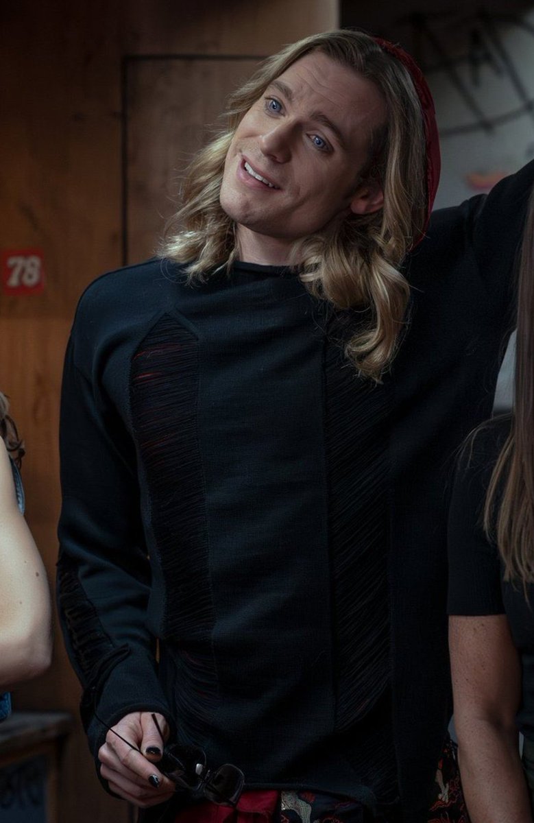 thevampirelelio's tweet photo. queria ter visto mais desse look que encanta https://t.co/GhGmzfBPHu