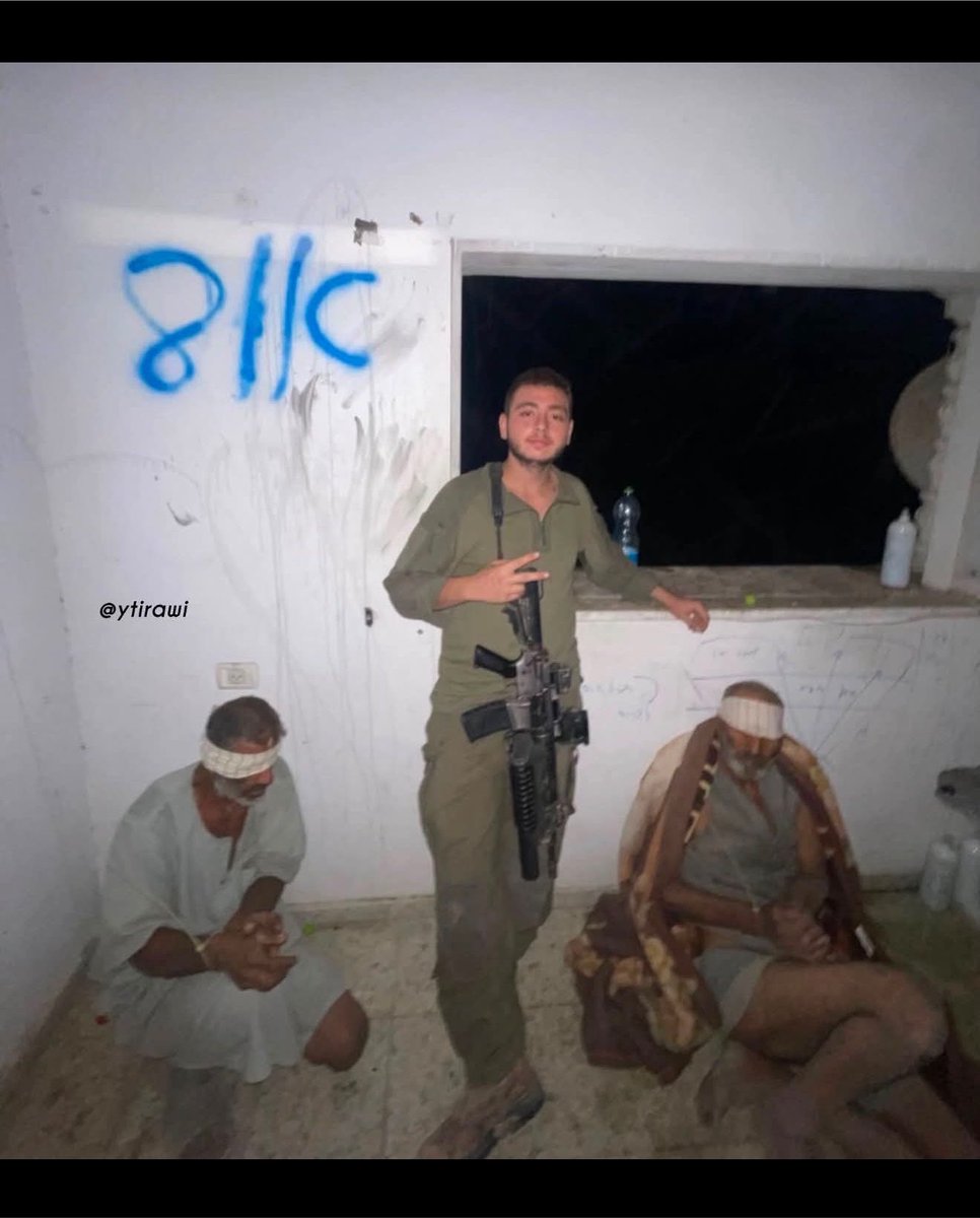 TamerMisshal's tweet photo. صورة جديدة تسربت الليلة  للمسنَّين الفلسطينيين نادي وعلي معروف التُقطت قبل ساعات من اعدامهما على يد قوات الاحتلال في بيت لاهيا، في نوفمبر/تشرين الثاني 2024.
استُخدما دروعا بشرية من قبل قوات الاحتلال قبل أن يتم اعدامها بدم بارد https://t.co/jMbXm92gt7