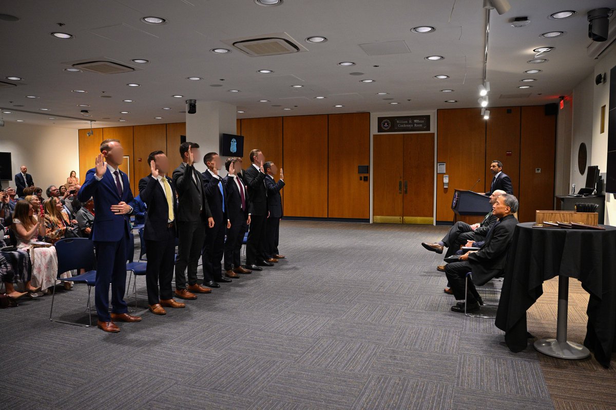 FBIDirectorKash's tweet photo. Honored to address the new class of graduates from our Advanced Special Agent Training class 26-04 — this FBI’s groundbreaking, first-of-its-kind program to recruit experienced 1811 agents from other agencies and put them through intensive, rigorous training.
This program puts more qualified agents in the field to build on our record-breaking success crushing violent crime and defending the homeland.
Congratulations to the graduates.
Welcome to the FBI.
—DKP 🇺🇸