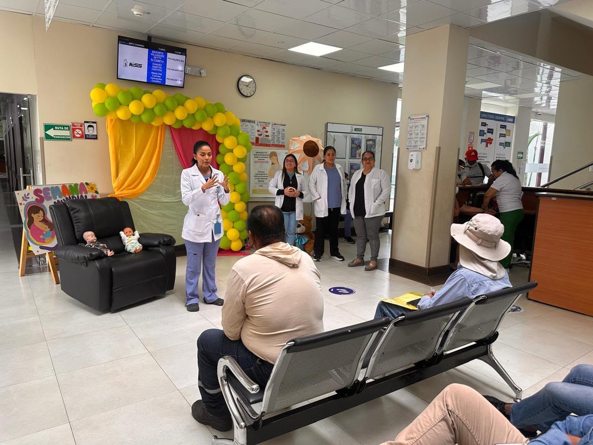 IESS_Manabi's tweet photo. #IESSteCuida | Enfocados en la lactancia materna, el Centro de Salud C Materno Infantil y Emergencias Bahía socializó: cómo lograr un buen agarre, prevenir y tratar grietas, congestión y mastitis, extraer leche, estimular al bebé y fortalecer ese vínculo entre mamá e hijo. 🤱 https://t.co/ZpRVulKfjf