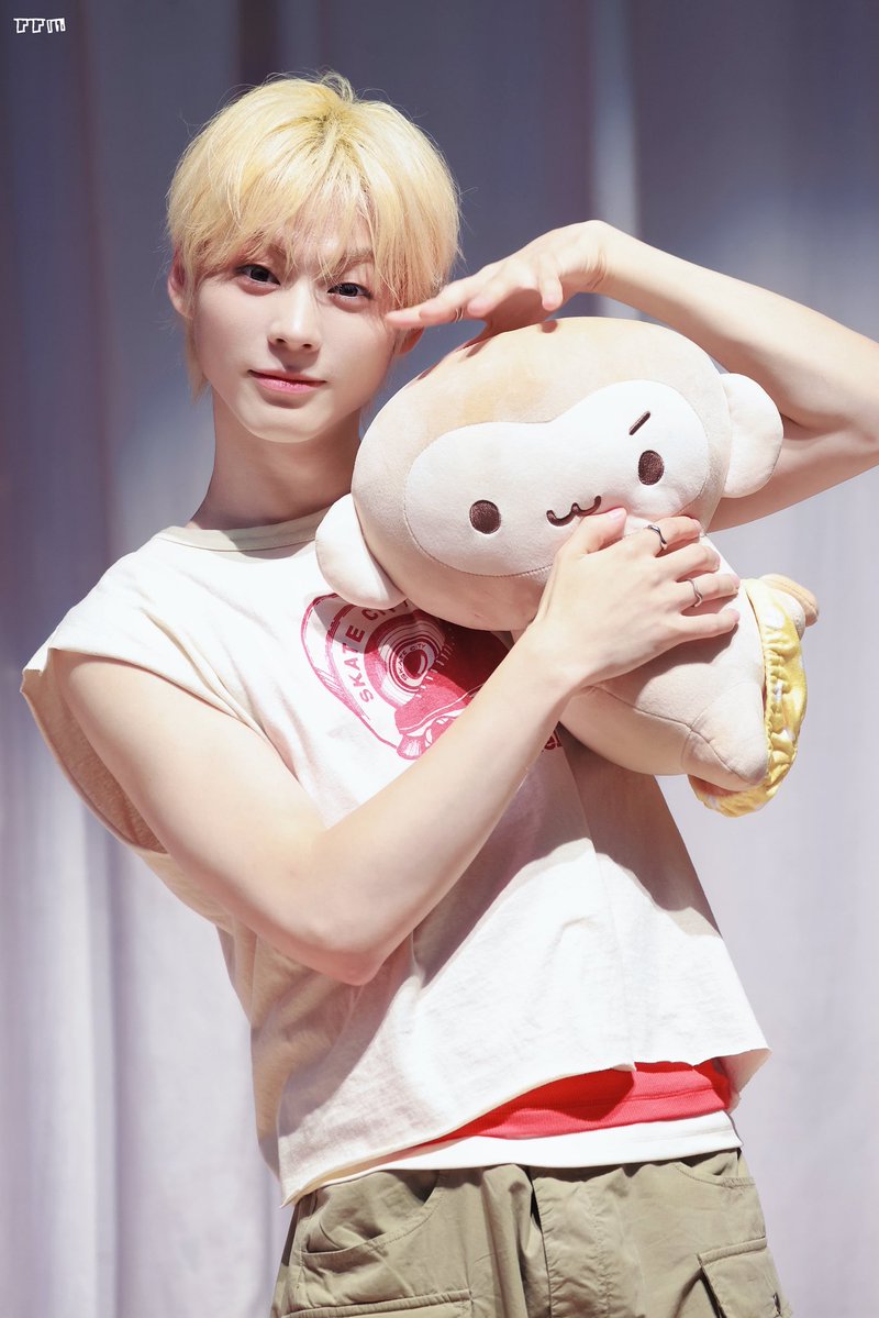 rrmrrmkh's tweet photo. 260807 🥰🥰

 #홍 #HONG #파우 #POW https://t.co/tkURsLZPHs
