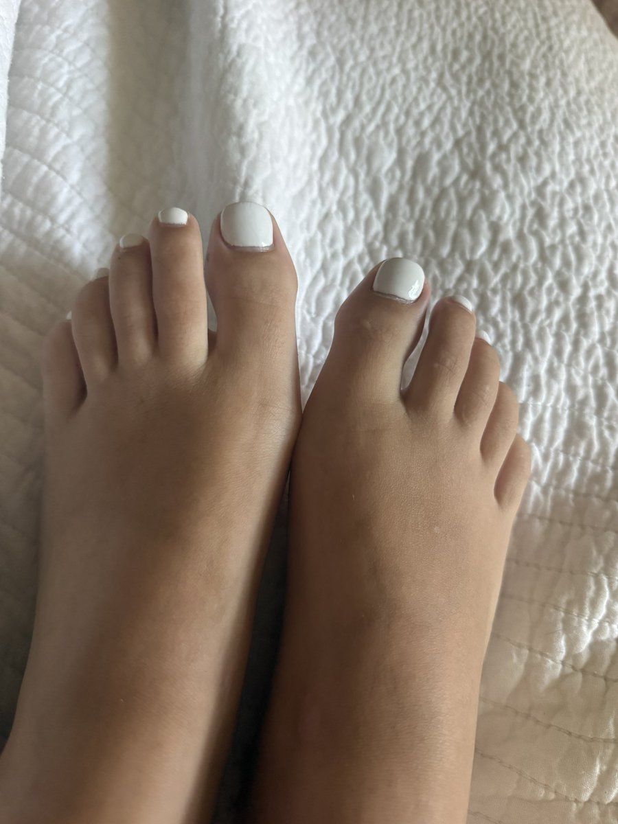 cashbrained's tweet photo. #feet #pedicure #foot #feetfetısh #footfetısh #feetworshi̇p dm me https://t.co/8GclWQrJVu
