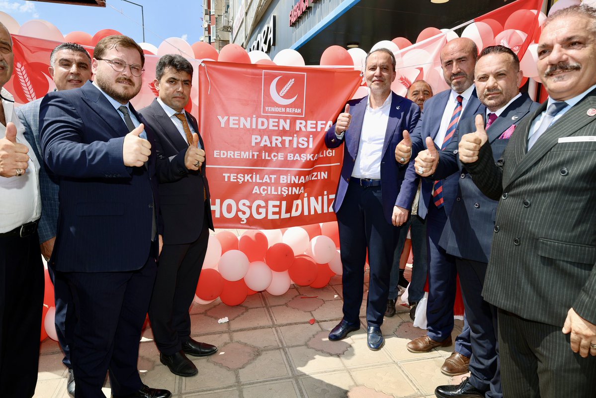 rprefahpartisi's tweet photo. 📍 Balıkesir

Genel Başkanımız Dr. Fatih Erbakan’ın katılımlarıyla, Edremit İlçe Başkanlığımızın yeni hizmet binasının açılışını büyük bir coşku ve heyecanla gerçekleştirdik.

Yeni hizmet binamızın teşkilatımıza ve Edremit’imize hayırlı olmasını diliyoruz. 🇹🇷 https://t.co/xdrGnNhQGY