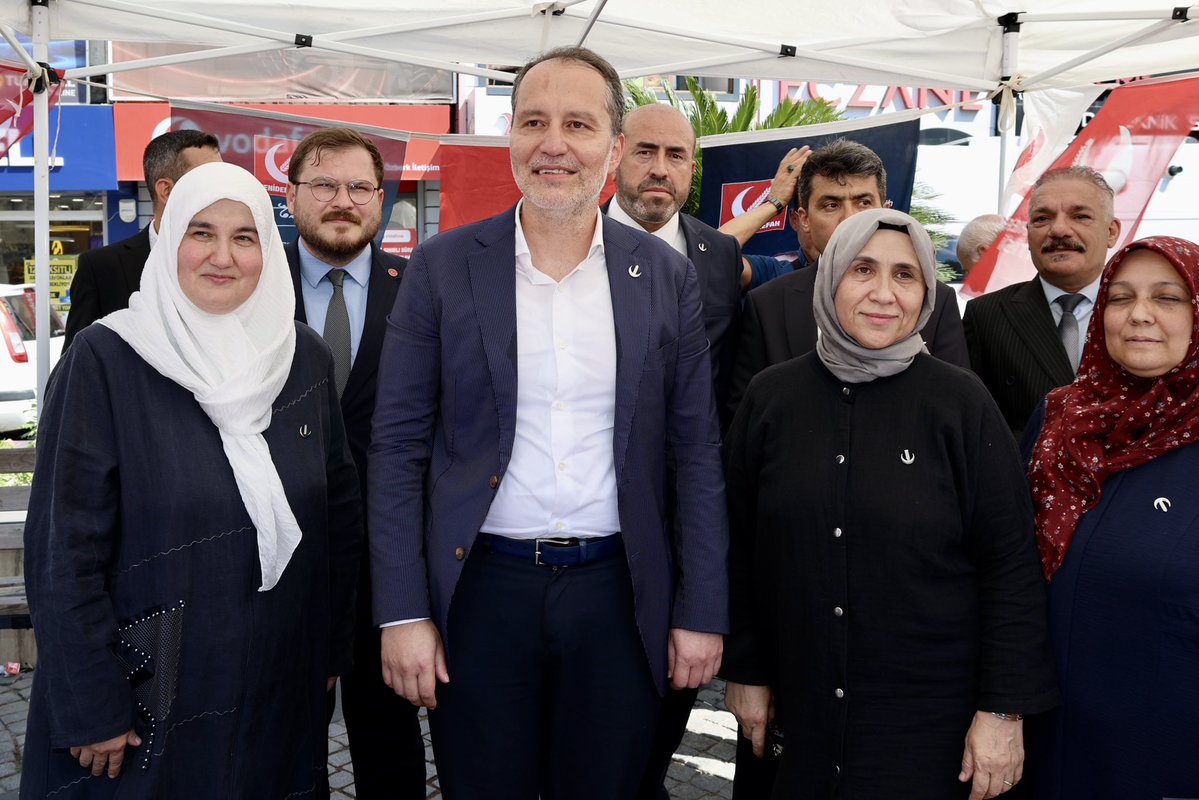 rprefahpartisi's tweet photo. 📍 Balıkesir

Genel Başkanımız Dr. Fatih Erbakan, Edremit’te Kadın Kollarımızın açmış olduğu tanıtım ve üye standını ziyaret etti. https://t.co/ghDnj1P95j