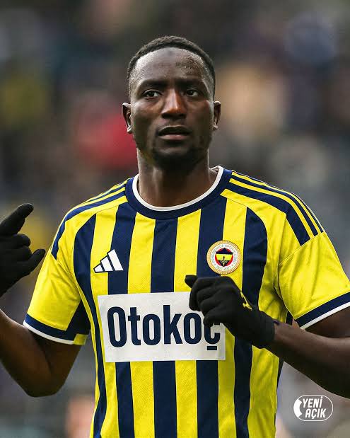 mohikanxfb's tweet photo. Sörloth ve Lukaku söylentileri var umarım gerçekleşmez. Fenerbahçe forvet transferi yapacaksa Guirassy alınmalı. Ya da Rashrod'u alırsın kanat forvet olarak oynatır arkana yaslanırsın. https://t.co/70APm87jFp