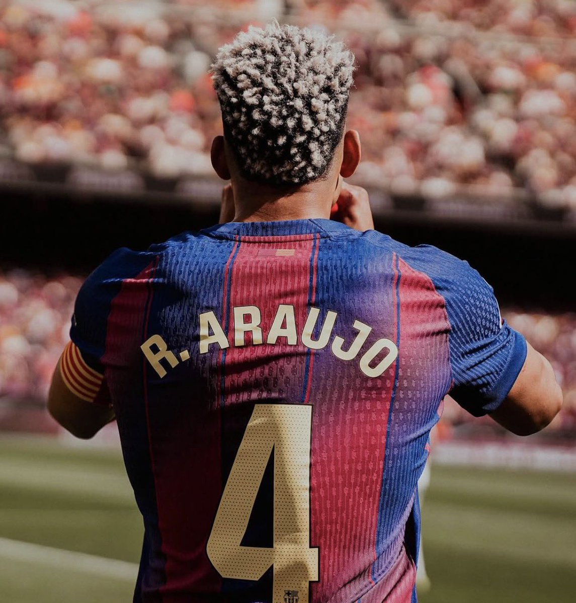 RedsFrance's tweet photo. Votre avis sur cette arrivée surprise ? 💣 https://t.co/NahSCaGFst