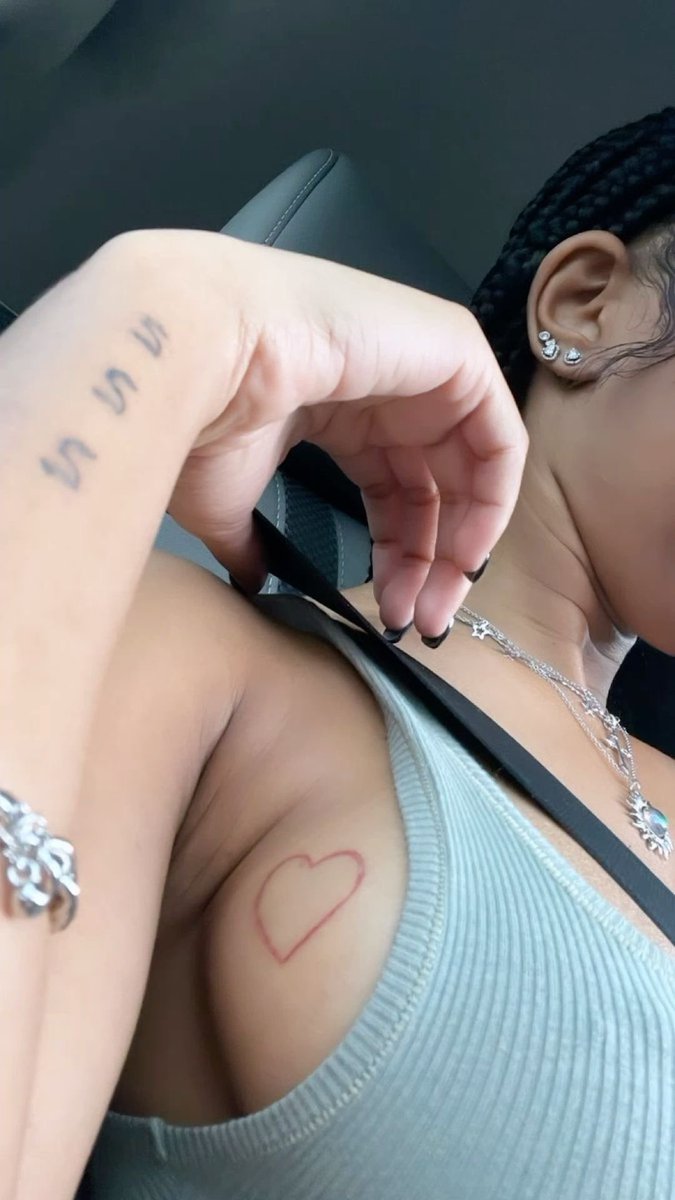 dolly_aubree's tweet photo. Tell me something about my tattoo https://t.co/NceE87qFpw