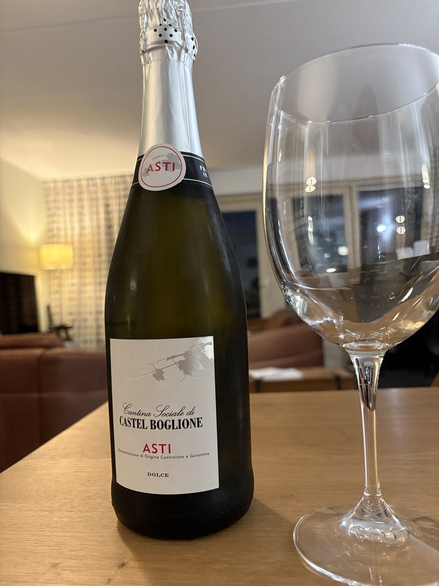 ddcutetdiz's tweet photo. ﾜｲﾝ美味くて一人で飲んでる～🍷 https://t.co/QNCQWiBGlj