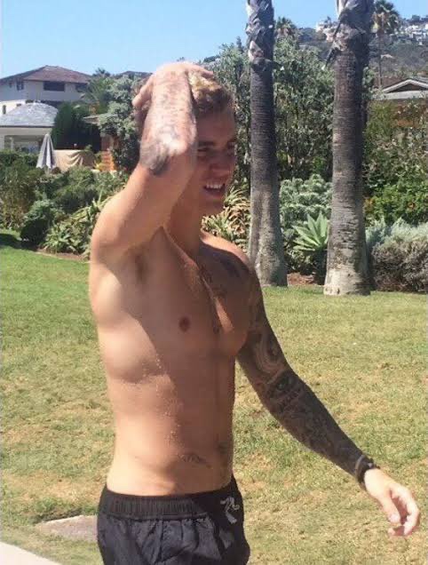 JDBieberDumps's tweet photo. Justin Bieber spotted at Laguna Beach in Orange County, California
(Aug 8, 2015) https://t.co/ffkSTiJVwN