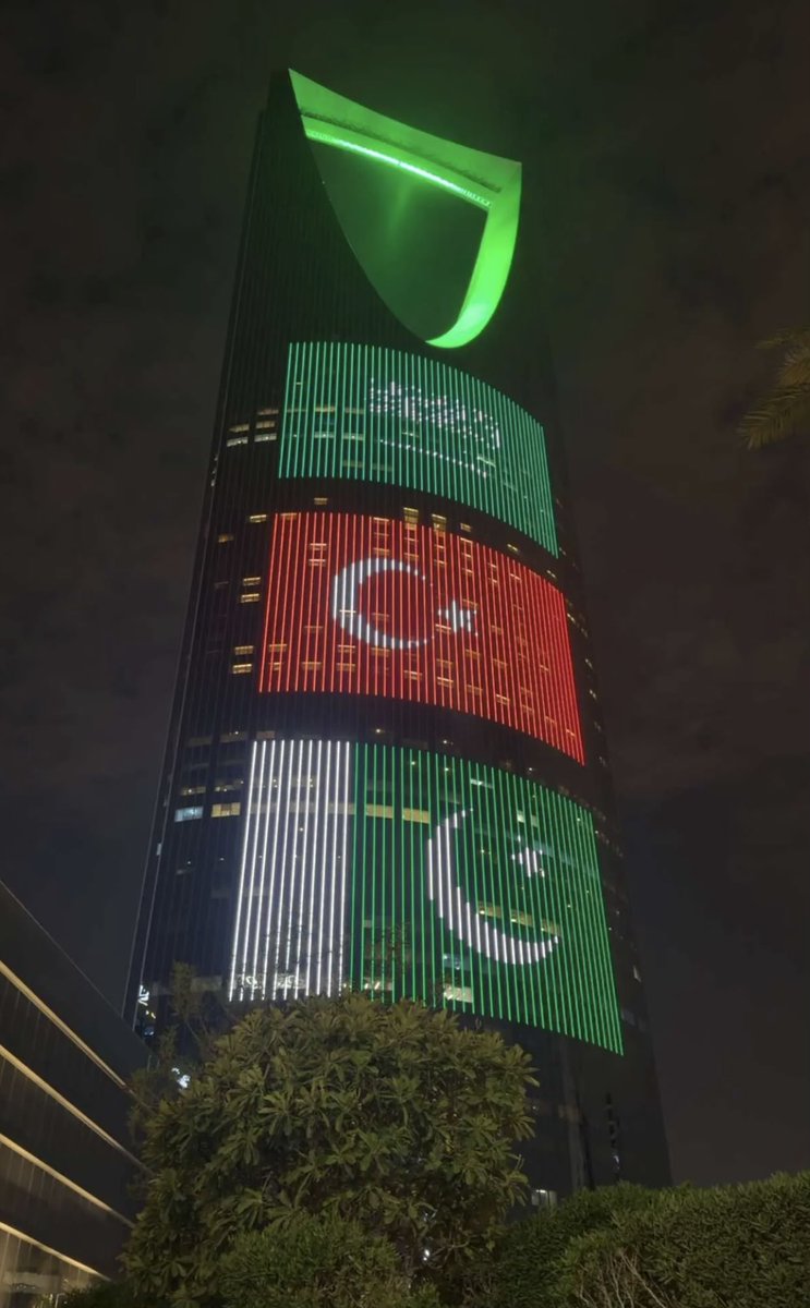 MadeInSaud_i's tweet photo. 🇸🇦🇹🇷🇵🇰 https://t.co/bWPXLCvy6H