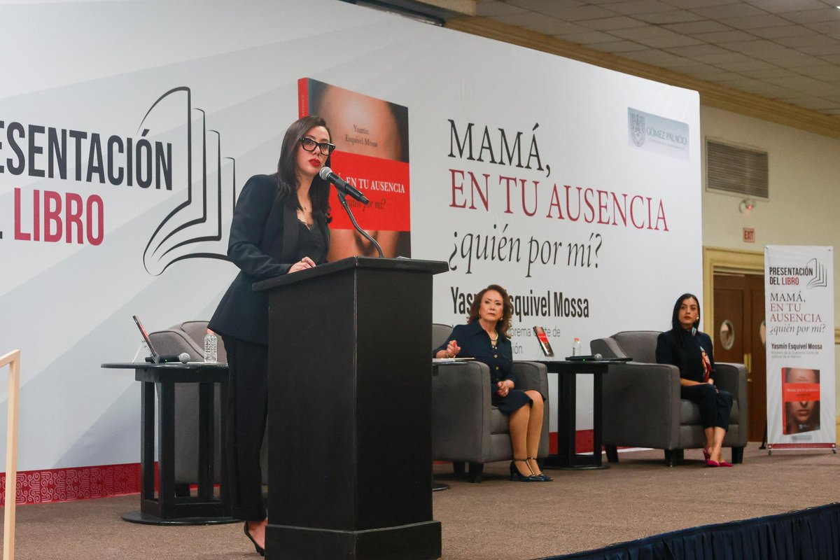 BetzabeMtzA's tweet photo. Un honor recibir en Gómez Palacio, el Corazón de la Transformación, a la ministra de México, @YasminEsquivel_ , quien presentó su libro Mamá, en tu ausencia, ¿quién por mí?

Esta obra es el resultado de años de investigación y trabajo, y representa una valiosa aportación a un tema de gran interés para muchas personas.

Porque cuando una mujer es asesinada, solemos hablar de la víctima directa, pero pocas veces pensamos en quienes continúan viviendo con esa ausencia para siempre.

Gracias, ministra, por convertir este tema en una causa.

#BetzabéPresidenta
#ElCorazónDeLaTransformación