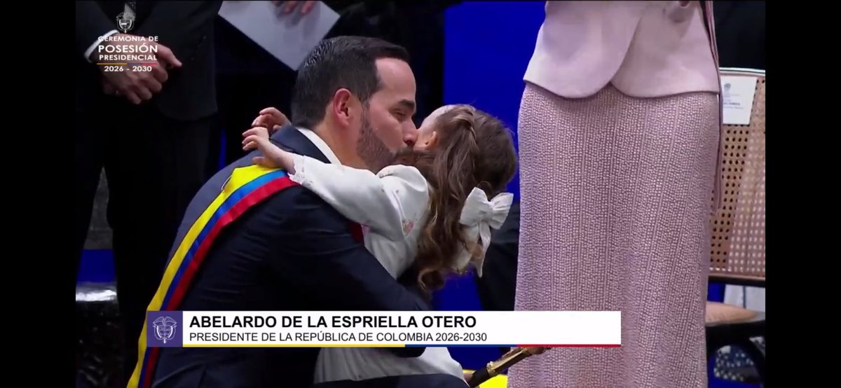 IBetancourtCol's tweet photo. Confieso que añoro la solemnidad de las posesiones presidenciales enmarcadas por las majestuosas columnas del Capitolio y la grandeza de la plaza de Bolívar. 

Pero la elegancia de la primera dama y el genuino afecto familiar anuncian una nueva era. Llegó el Tigre a dejar marca. https://t.co/tgX0bCWUFO