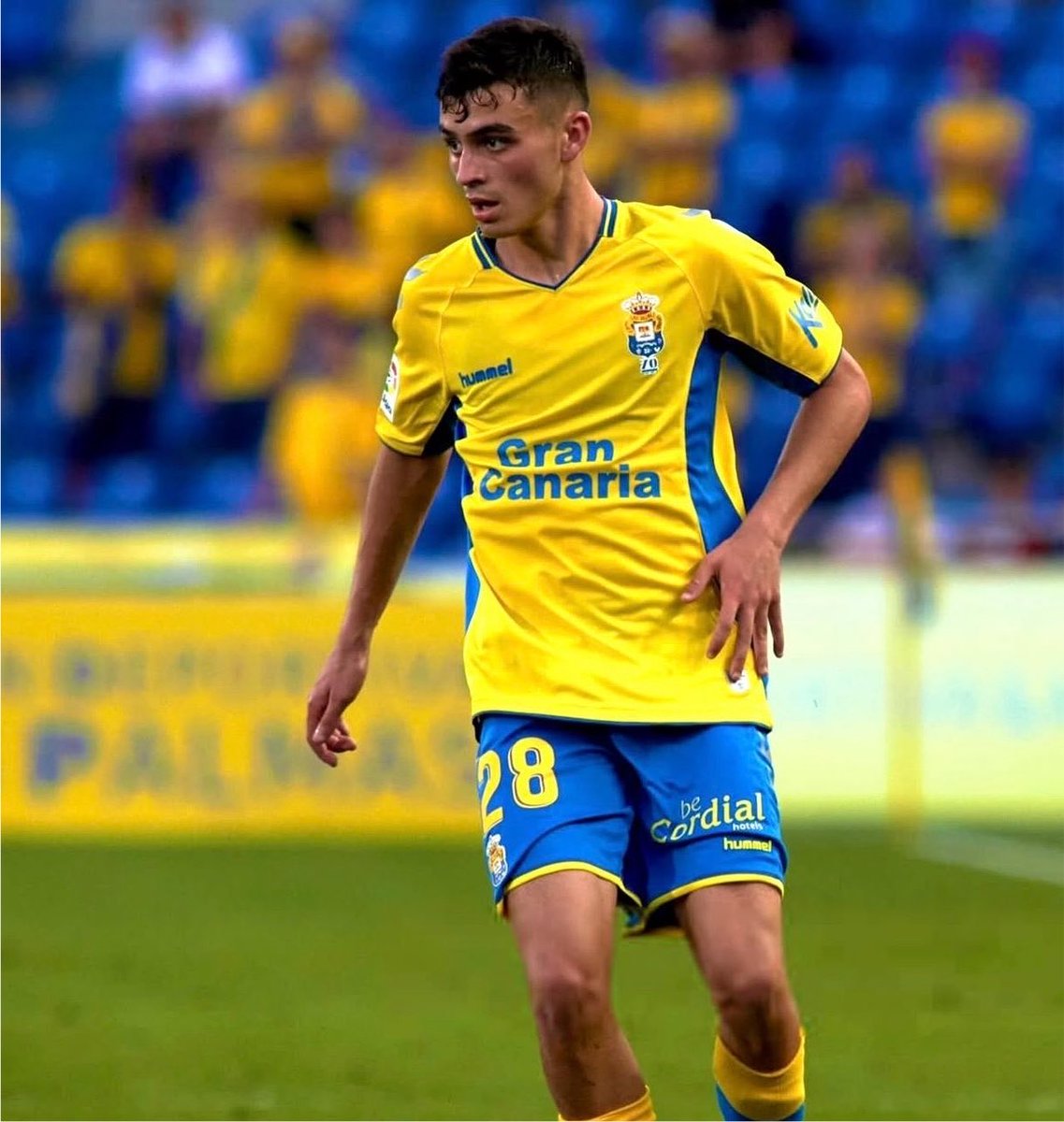 Tobs_fc's tweet photo. 🚨 OFFICIAL: With the departure of Araujo, Pedri Gonzalez will officially become Barcelona first captain. 

The boy from Las Palmas has just made history. 🥹❤️ https://t.co/yKg5V0KKey