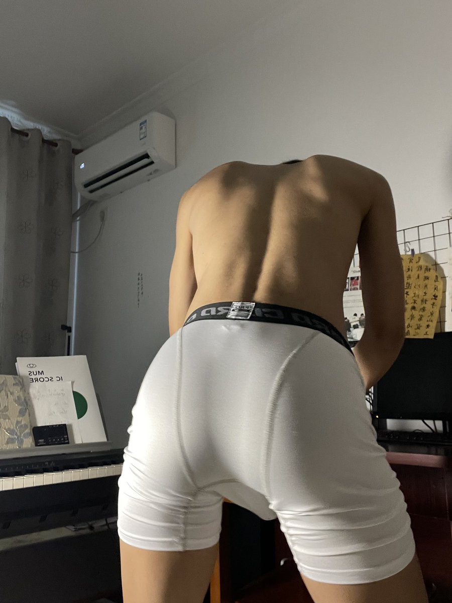 Lantiansss's tweet photo. 想闻一闻爸爸的雄臭屁眼吗
#高弹 #体育生 #1s #原味 https://t.co/j4a0eObPAl