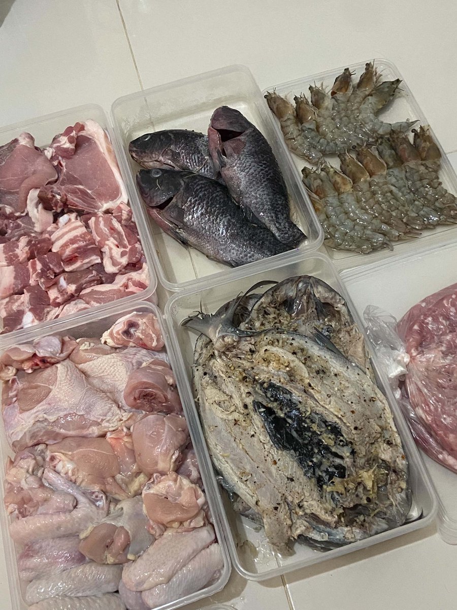 demliciousjei's tweet photo. Life recentlyyyyy, ate our fav ramenn, finally fixed our altar's light, bought treats for our babiess and our meat re-stock hehe https://t.co/m8FEpC9Vi7