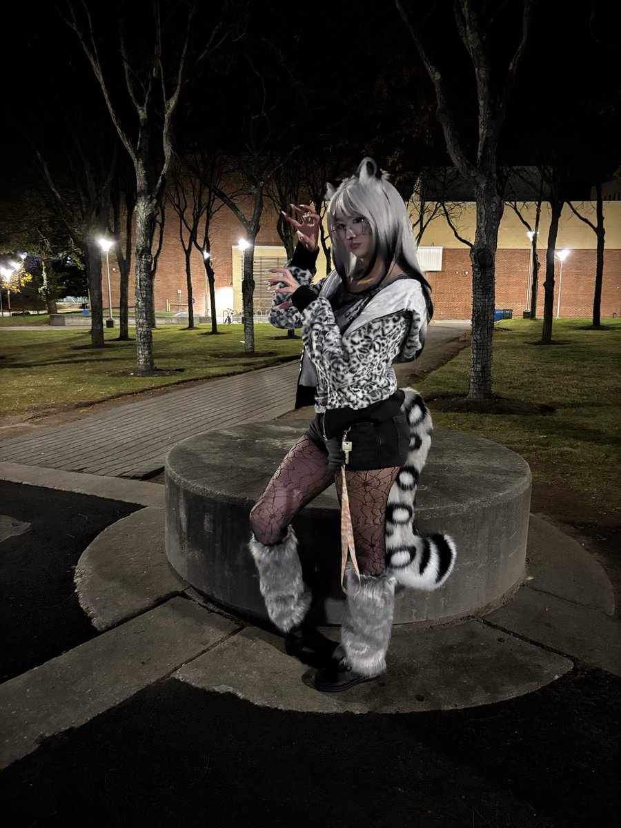 hanawa's tweet photo. i’ll forever be embarrassed about the time i went to a halloween event at my university where costumes were encouraged and i was literally the only person who dressed up 😭 https://t.co/WmgTg8JwJv