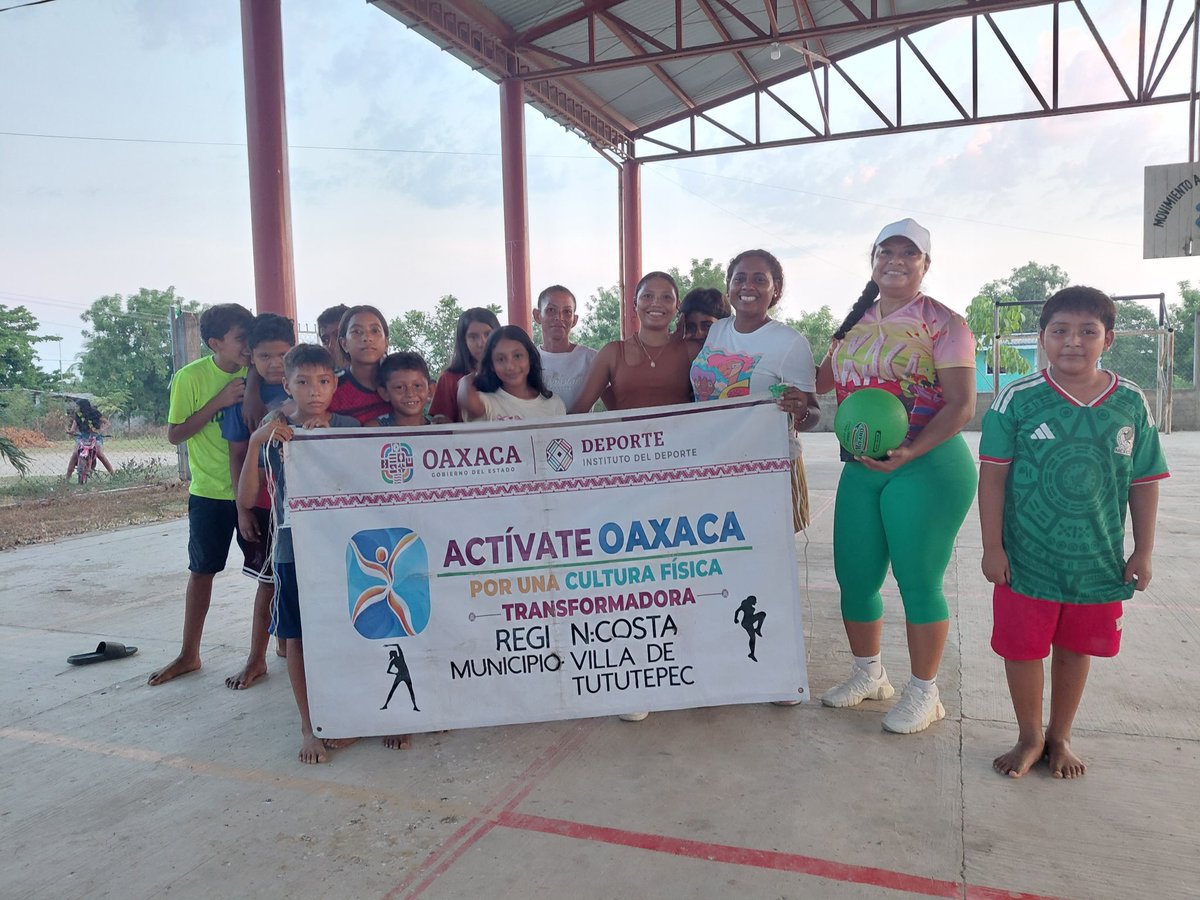 VickyBernal23_'s tweet photo. #activateoaxaca  de @DEPORTE_GobOax @SanVillalobo_S en Charco Redondo #VilladeTututepec  activación física Lunes y Viernes 4:30 y San Marquitos Bolibol Miércoles y Viernes 6:00
Comunidades #Afromexicanas comunidades vulnerables @FundacionAHHO @FundacionAHH @alfredoharphelu https://t.co/Y5fbJwLXSS