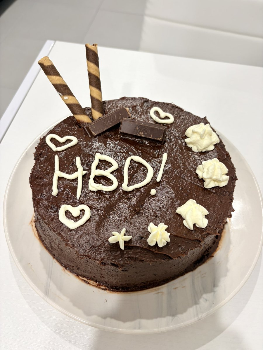xolics_vt's tweet photo. First time making a chocolate cake I think I did pretty good! I also did all the baking in the airfryer ^^
It took me about 5 hours to make though… https://t.co/dwLHHU8tPr