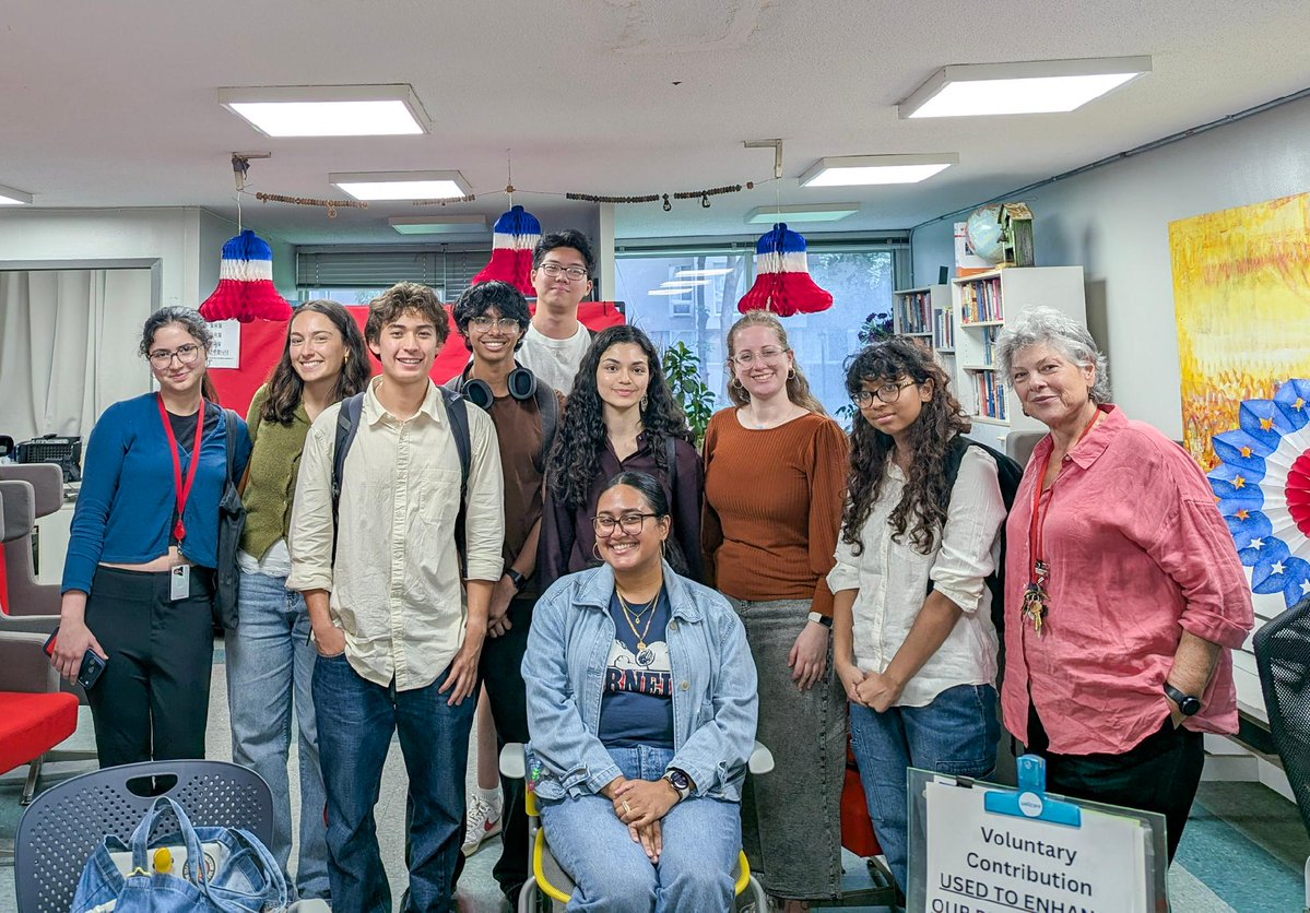 cornell_tech's tweet photo. CUNY Honors Connect at Cornell Tech students recently spent the day with members of the Carter Burden Network Roosevelt Island Older Adults Center, connecting one-on-one through conversation and learning.

Thank you to our students and the Roosevelt Island Older Adults Center! https://t.co/2AyI2AvuNL