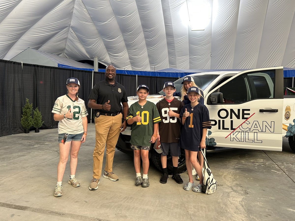 DEADETROITDiv's tweet photo. One Pill Can Kill is more than a slogan, it’s an unfortunate reality. The OPCK Truck visited the NFL Huddle for Health. Learn more about deadly counterfeit 💊 ➡️https://t.co/gxX23WZ24u. @TheJusticeDept @DEAHQ https://t.co/CZmyd9F53B