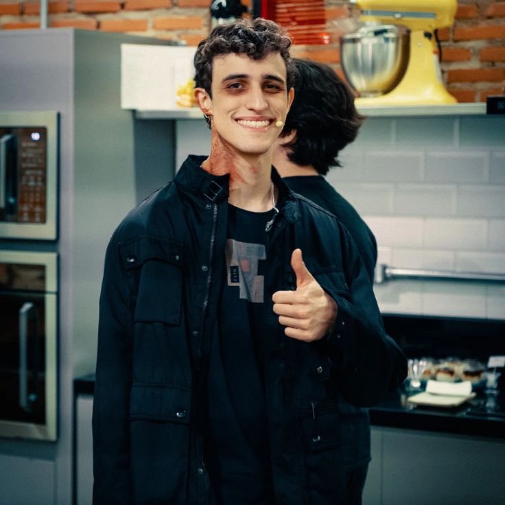 acervoterillio's tweet photo. O acervo deseja um feliz aniversário para o @CaligrafoTV, nosso Gillio !! 🎉🎂
~🪻 https://t.co/GQK5ztSkRC