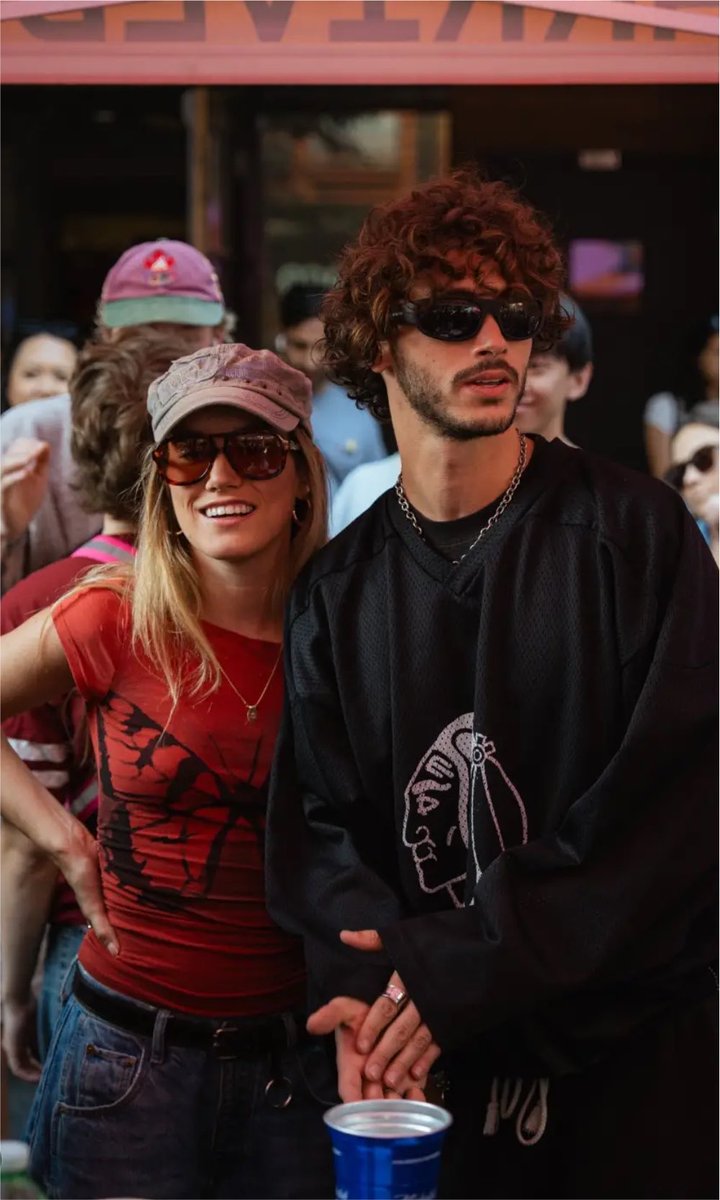 thexfavs's tweet photo. justine e o namorado dela / justine e o namorado do namorado dela https://t.co/xnMxFANKJe