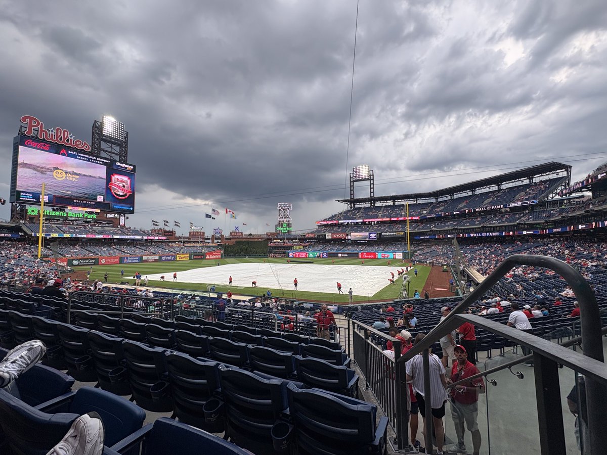 coachKBateman's tweet photo. Looks like we have some weather moving in. @jkempradio @Gate14Pod https://t.co/CtLWNZAKWO