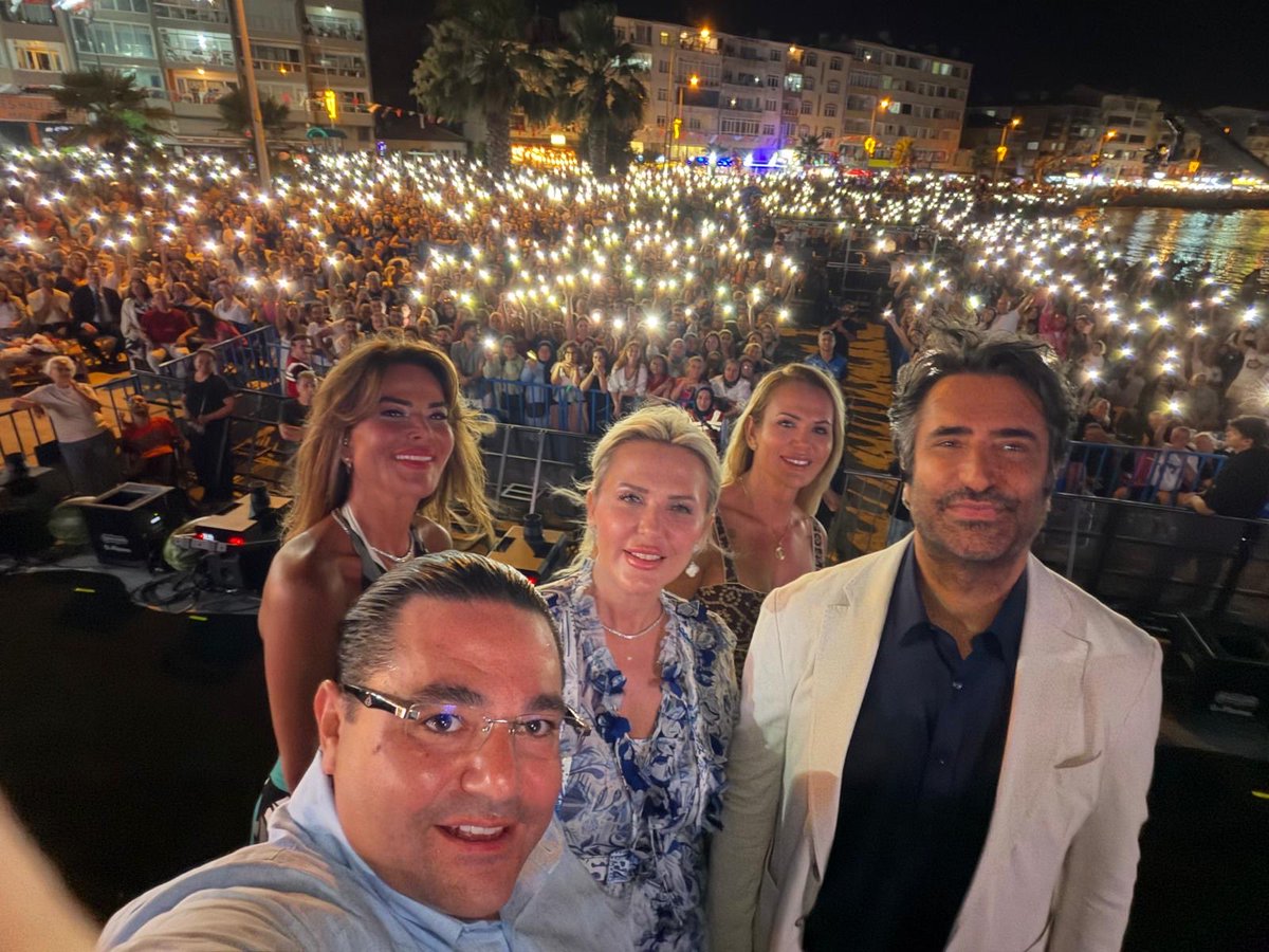 OnurBozkurter's tweet photo. Çok Güzelsin Marmaraereğlisi… 💚🍉

Geleneksel Marmaraereğlisi Karpuz Festivali’nin ilk gününü, binlerce hemşehrimizin yoğun katılımıyla büyük bir coşku içinde gerçekleştirdik.

Festival alanımızı dolduran kahkahalar, alkışlar ve birbirinden güzel anılarla Marmaraereğlisi yine birlik ve beraberliğin en güzel örneklerinden birine ev sahipliği yaptı. Gün boyunca düzenlenen etkinlikler ve akşam sahne alan Mahsun Kırmızıgül’ün muhteşem konseriyle festival coşkusu doruğa ulaştı.

Bu güzel atmosferi bizimle paylaşan tüm komşularımıza, emeği geçen çalışma arkadaşlarımıza ve katkı sunan herkese gönülden teşekkür ediyoruz.

Festivalimiz tüm heyecanıyla devam ediyor. Eğlenceye, müziğe ve unutulmaz anlara ortak olmak için sizleri de bekliyoruz.

Çok güzelsin Marmaraereğlisi… Birlikte daha güzeliz. ❤️