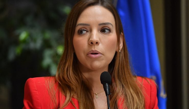 VolviAlaRuta7's tweet photo. CAMILA FLORES
Oct 2025: Se recibe denuncia anónima por apropiación de sueldos de sus asesores durante su gestión como  diputada (2018-2026).
Abril 2026: Caso salió a la luz pública y confirmada por la fiscalía regional de Valparaíso.
7 Ago 2026 4 meses

¿y?  Sigue votando ... https://t.co/QulFPvMJSI