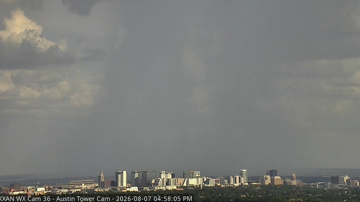 tommyhousewx's tweet photo. Shower captured moving into the Austin area... love to see it!! https://t.co/2JC8Ycru8T