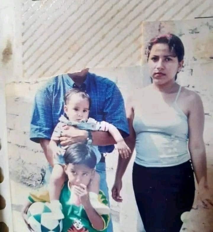 musadosmeme's tweet photo. Minha mãe dando block no meu pai nos anos 2000. https://t.co/svNbp6TCFi