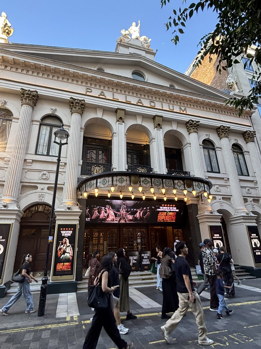 Rachel_Doyle72's tweet photo. Well, I’ve never seen someone get a standing ovation in the middle of the second half!!!

By Sam Ryder did! WOW! Absolutely phenomenal 

‘Jesus Christ Superstar’ was fantastic 

Just go! 

#JesusChristSuperstar #SamRyder https://t.co/22FMA4HxR2