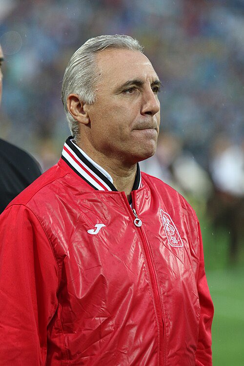juri707_'s tweet photo. 🚨🇧🇬 من المركز الإعلامي لمنتخب بلغاريا

لقاءٌ استثنائي يجمع نجمات منتخبنا مع أسطورة الكرة البلغارية خريستو ستويتشكوف 

لحظةٌ نستلهم منها التاريخ، ونحمل فيها المسؤولية
سنمشي على خطاك، ونقاتل من أجل بلغاريا، ونحلم بأن نرفع الكأس ونُبقي العلم البلغاري عاليًا 🇧🇬🏆
@i56sik 
@Azizgomm https://t.co/hFEcrlC3s2