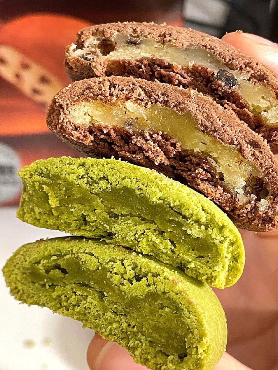 BarbusRoman's tweet photo. Just pulled the chewiest chocolate chip cookies out of the oven  Warm, buttery, and way too easy to eat straight from the tray—weekend baking hits different!， https://t.co/bWJJh8IRug