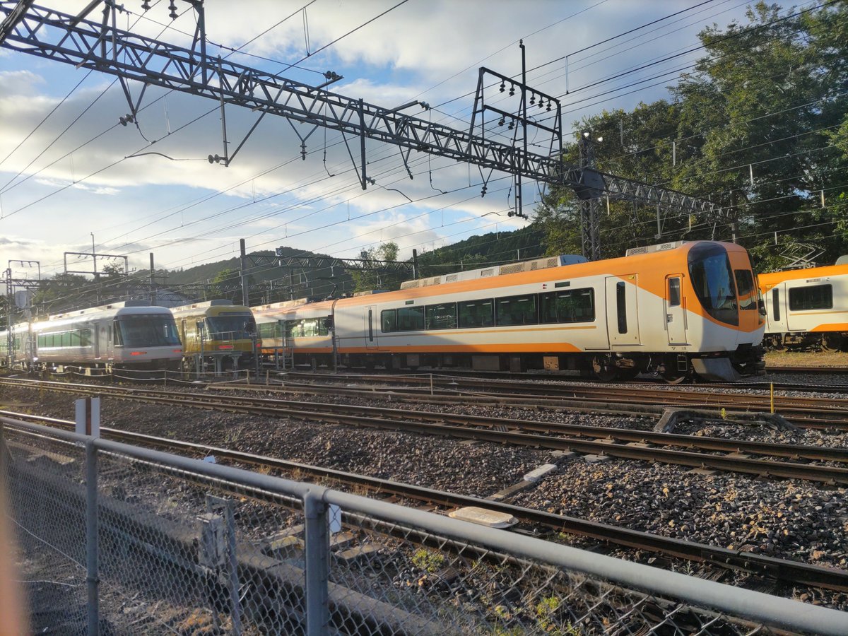 shima_SV03's tweet photo. 早起きしたんで、散歩がてら六田車庫へ。
　
#奈良県
#大淀町
#近鉄 https://t.co/CZBrEP2PgG
