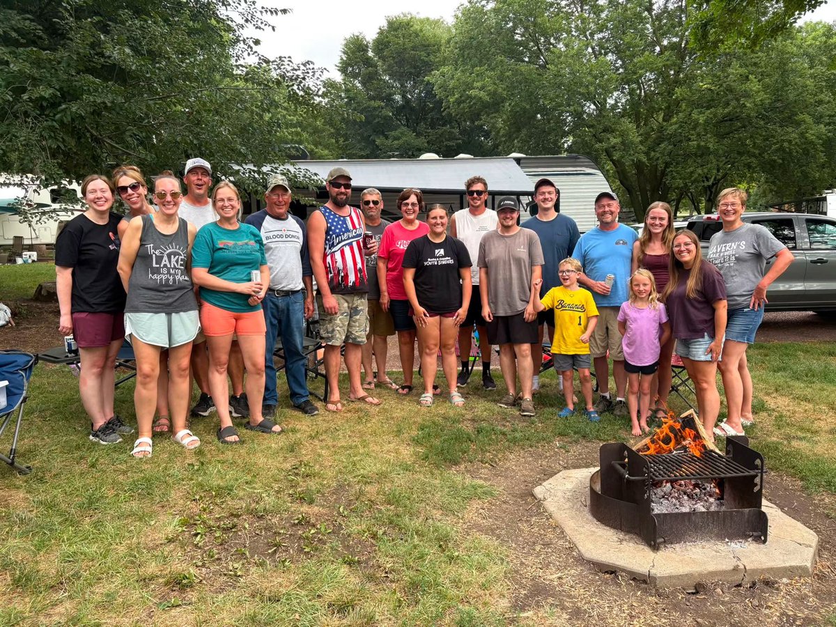 current943's tweet photo. Camping with the Current! Every week campers in the Yankton area receive a tub full of drinks from @dakotabeverage! These campers got a tub of White Claw, Twisted Tea, Smirnoff Ice, Miller Lite, and Coors Light. Look out for us if you are camping in the Yankton area this summer! https://t.co/QBJ2akexYz