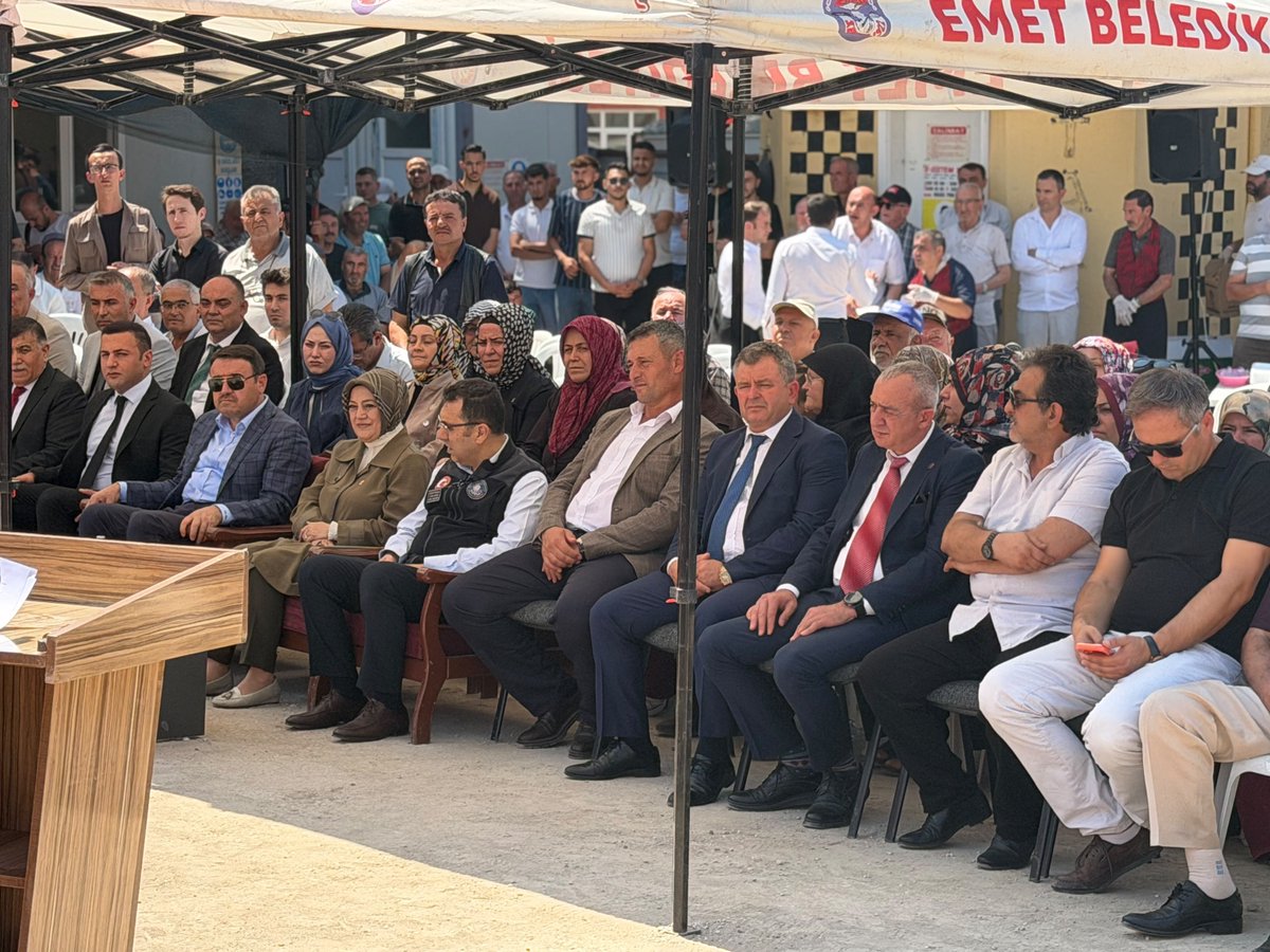 TekinBenli2's tweet photo. Sayın valimizMusa ışın sayın akparti il başkanımız Ceyda Çetinersayın kaymakamımız sayın Belediye başkanımız Büyük Birlik partisi Emet ilçe başkanı olarak Emet ilçemizde hükümet konağı temel atma törenine katıldık
Emet için hayırlı olur inşallah https://t.co/qT7eg6oNSX