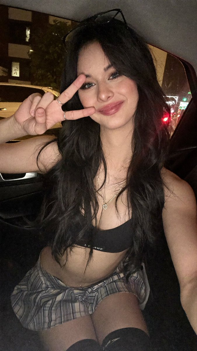 sampinkdoll's tweet photo. Describe a trans girl with one word ❤️🏳️‍⚧️ https://t.co/G5cpDGqjQ7