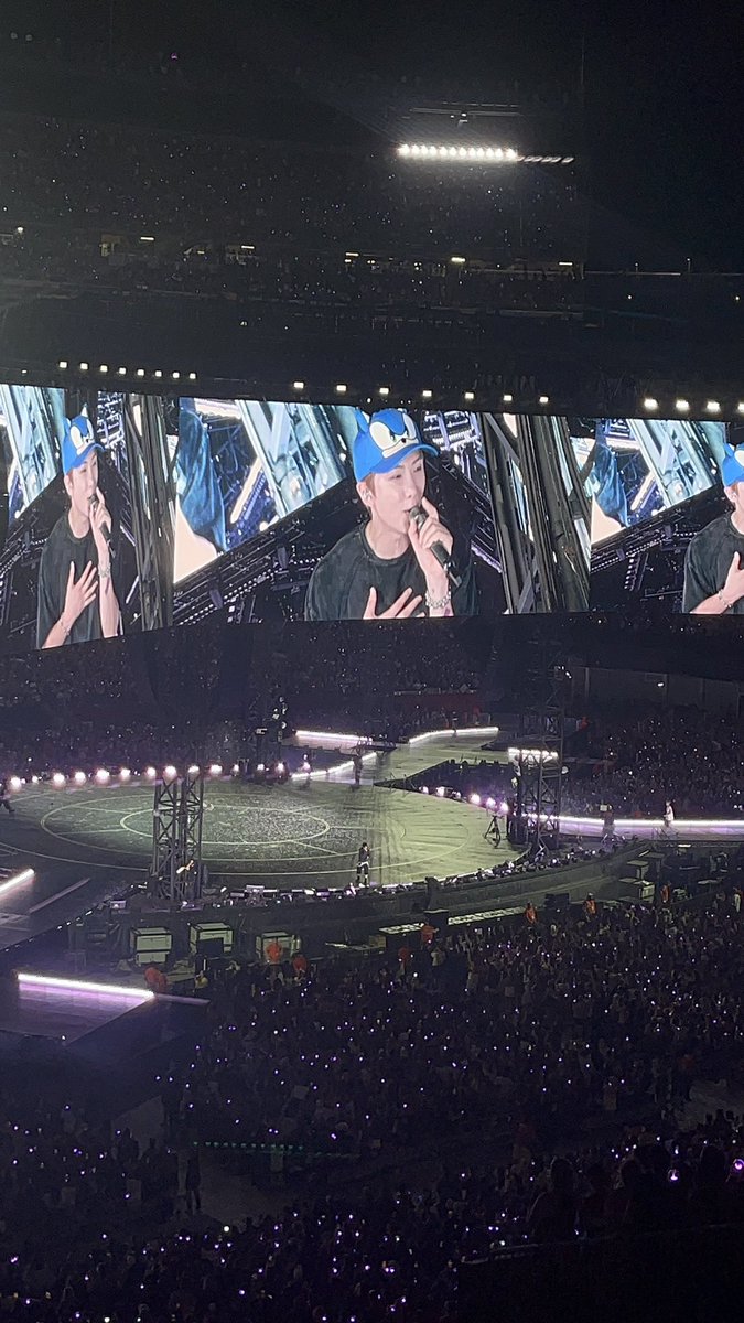 krystalxkait's tweet photo. Sonic moment at my BTS concert last night !! 😛 https://t.co/rURVlhBEsK