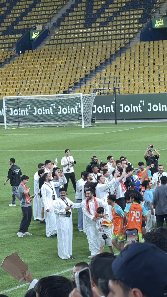 r4yio's tweet photo. الحمدلله يااااررررببببببب فزززننننااااا ورررراح صووتي من الصراخ المهم فززززنننناااااااا 😭🧡😭🧡😭🧡🧡😭🧡😭🧡😭🧡😭🧡😭🧡😭🧡😭🧡😭🧡😭🧡😭🧡 https://t.co/jgTRWjT79a