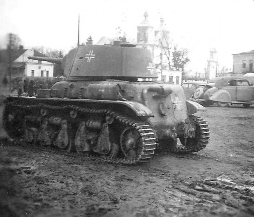 _Uscha's tweet photo. Panzerkampfwagen 35R 731 (f) fitted with a Soviet T-26 turret https://t.co/VvUunHdxfC