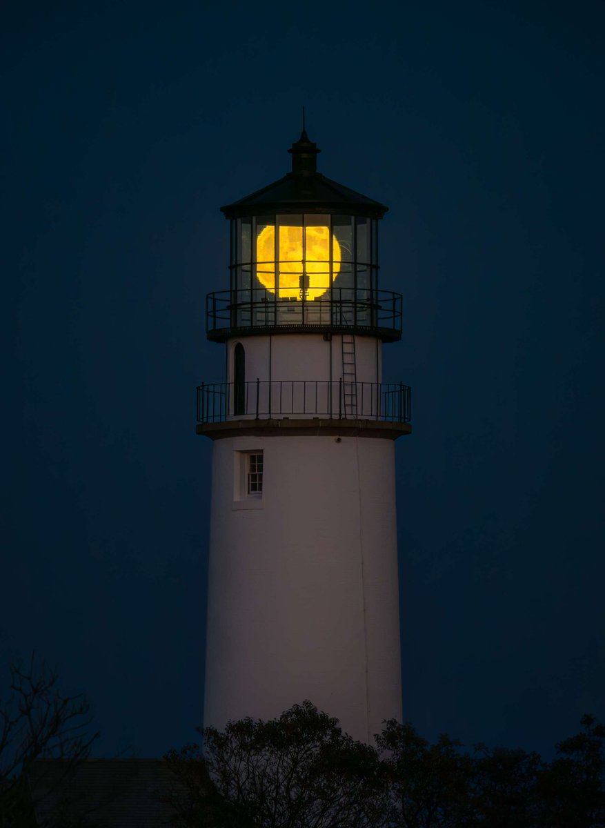 Interior's tweet photo. Planning. Patience. Perfect timing. 

Photographer Matt Ley captured the full moon appearing to shine from inside Highland Light Station at Cape Cod National Seashore. 

Established in 1797, it's one of more than 700 historic lighthouses still standing across the United States. https://t.co/xe54dRp0Ie