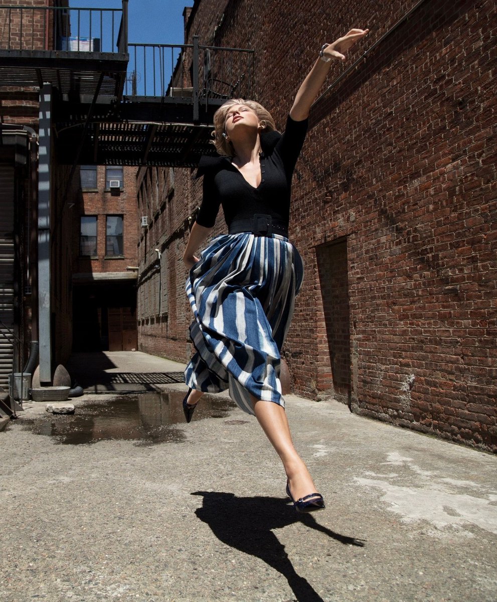 TheSwiftSociety's tweet photo. Throw🔙| 7 years ago today, Taylor Swift for Vogue. https://t.co/6uhcQfxXsn