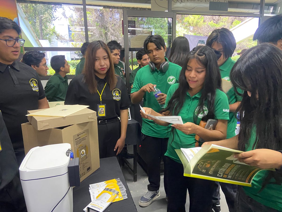 STEM_UTYP's tweet photo. 💜La Universidad Tecnológica de Huejotzingo recibió a estudiantes de la Universidad Tecnológica de la Región Norte de Guerrero, en una visita académica.
Desde el Consejo Nacional STEM, seguimos fortaleciendo la colaboración entre instituciones de educación superior.  #STEMUTyP https://t.co/qaQamFpKfB