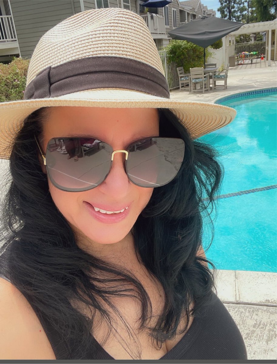 Mar4luv007's tweet photo. Hope everyone has an amazing Friday & weekend!Thank you for all the friendly X-follows! #Shinebright #Weekend #Friday #Smilebig #Summertime π€βοΈπ©·βοΈπ https://t.co/cmIjhHmlid