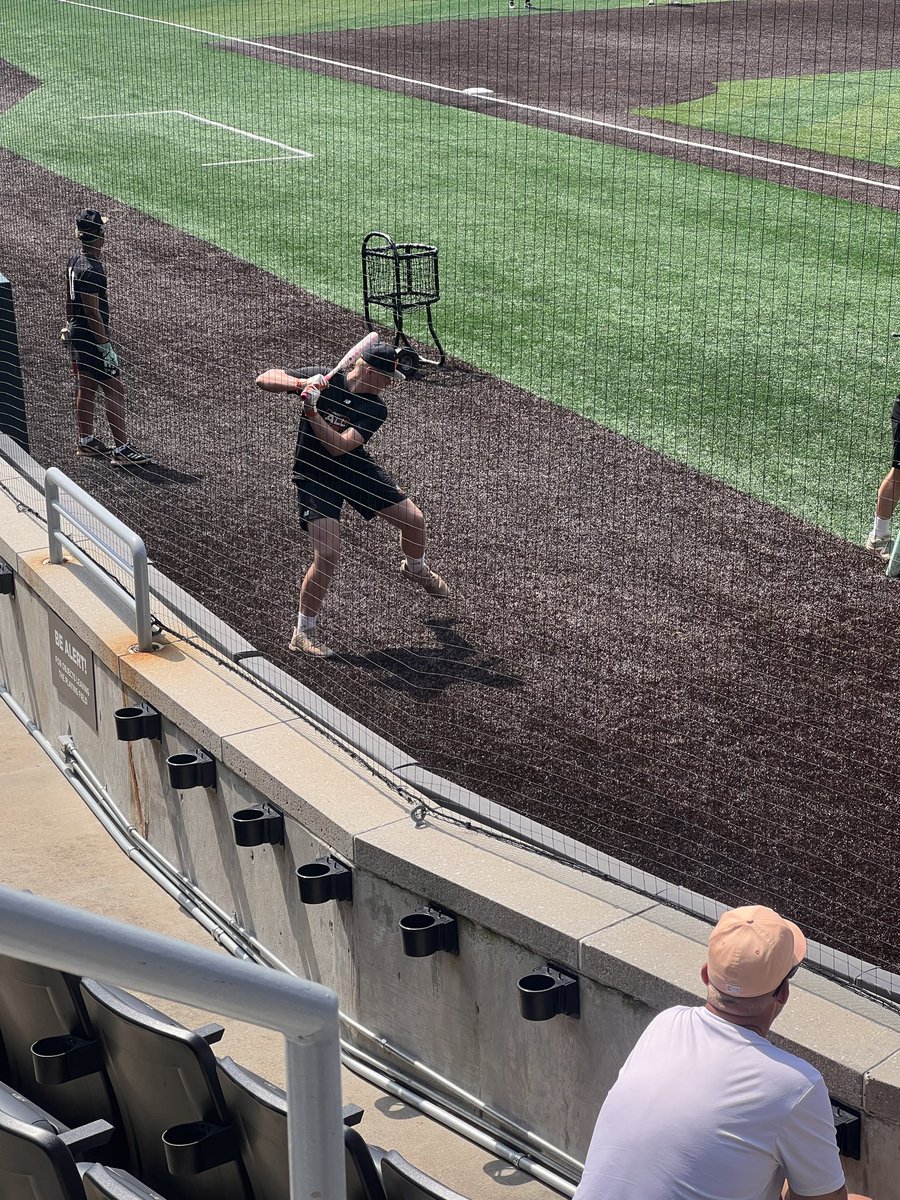 JoelMuggz_18's tweet photo. Prospect Wire All American Weekend! #47 day 1 on the Tennessee field ⚾️ https://t.co/EFuxQpEXUO